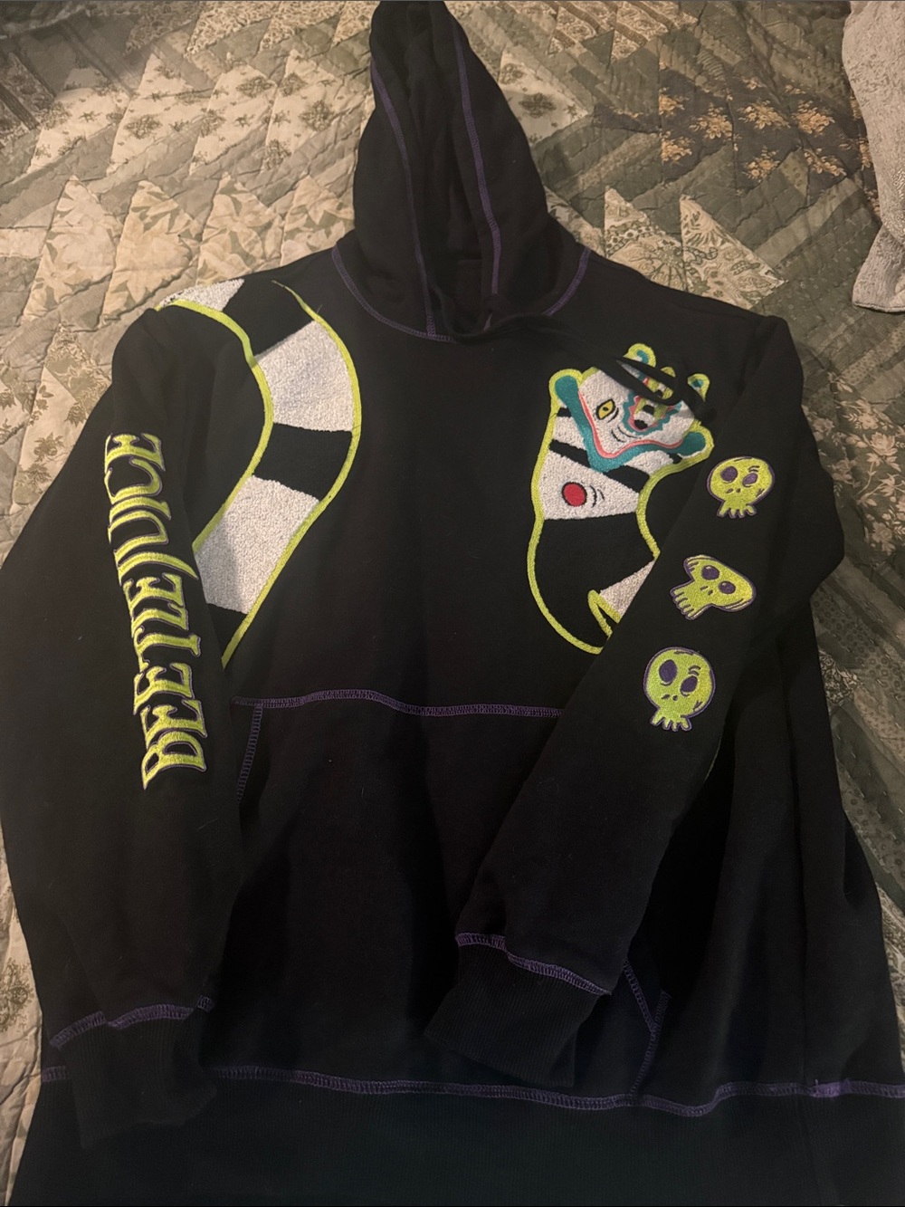 Forever 21 Men’s Beetlejuice black Embroidered Hoodie Size Large